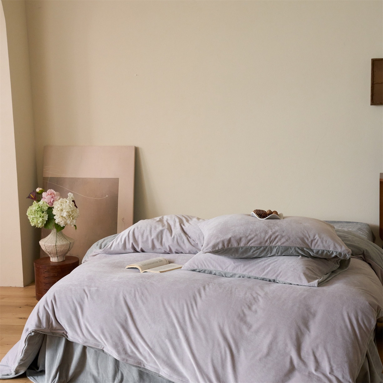 91家纺网 家纺一手货源 找家纺 121 2025新款轻奢新法式德芙绒宝宝绒婴儿绒短毛绒牛奶绒四件套床单被套 雾紫烟灰