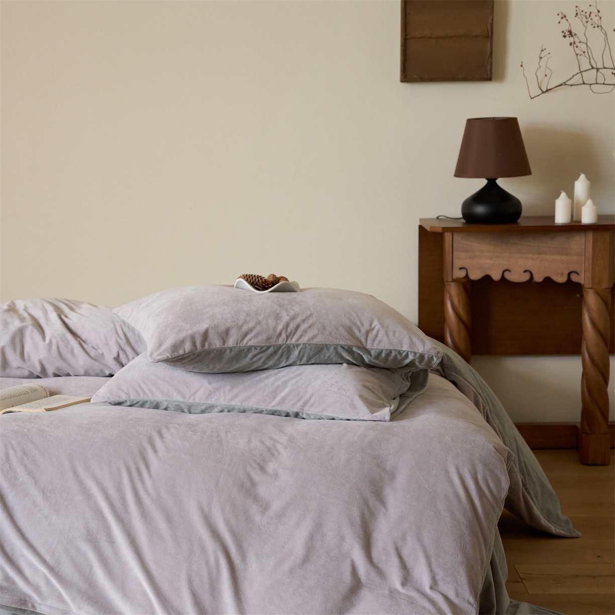 91家纺网 家纺一手货源 找家纺 121 2025新款轻奢新法式德芙绒宝宝绒婴儿绒短毛绒牛奶绒四件套床单被套 雾紫烟灰