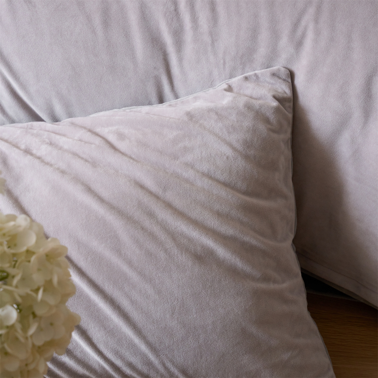 91家纺网 家纺一手货源 找家纺 121 2025新款轻奢新法式德芙绒宝宝绒婴儿绒短毛绒牛奶绒四件套床单被套 雾紫烟灰