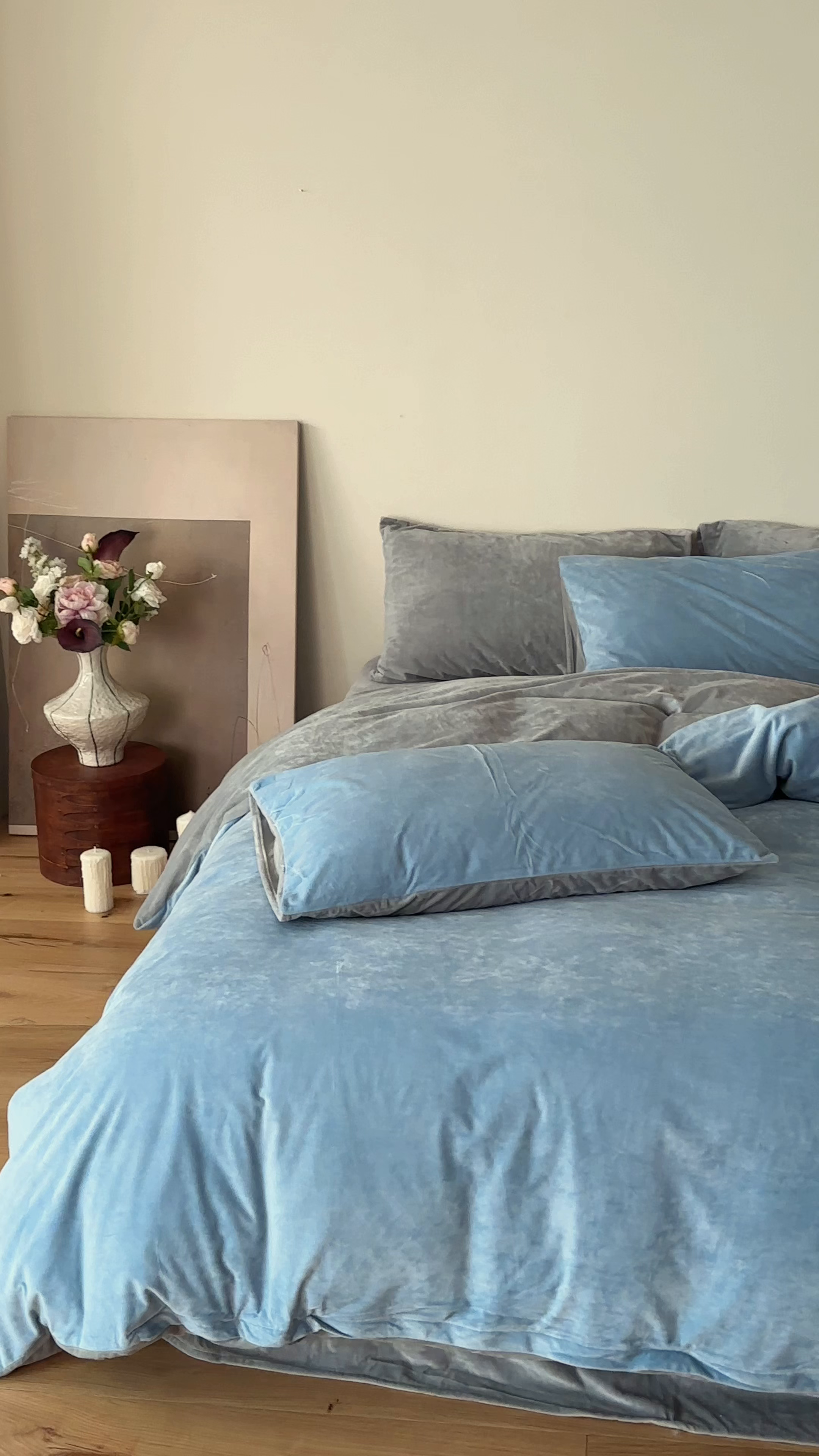 91家纺网 家纺一手货源 找家纺 121 2025新款轻奢新法式德芙绒宝宝绒婴儿绒短毛绒牛奶绒四件套床单被套 天蓝烟灰