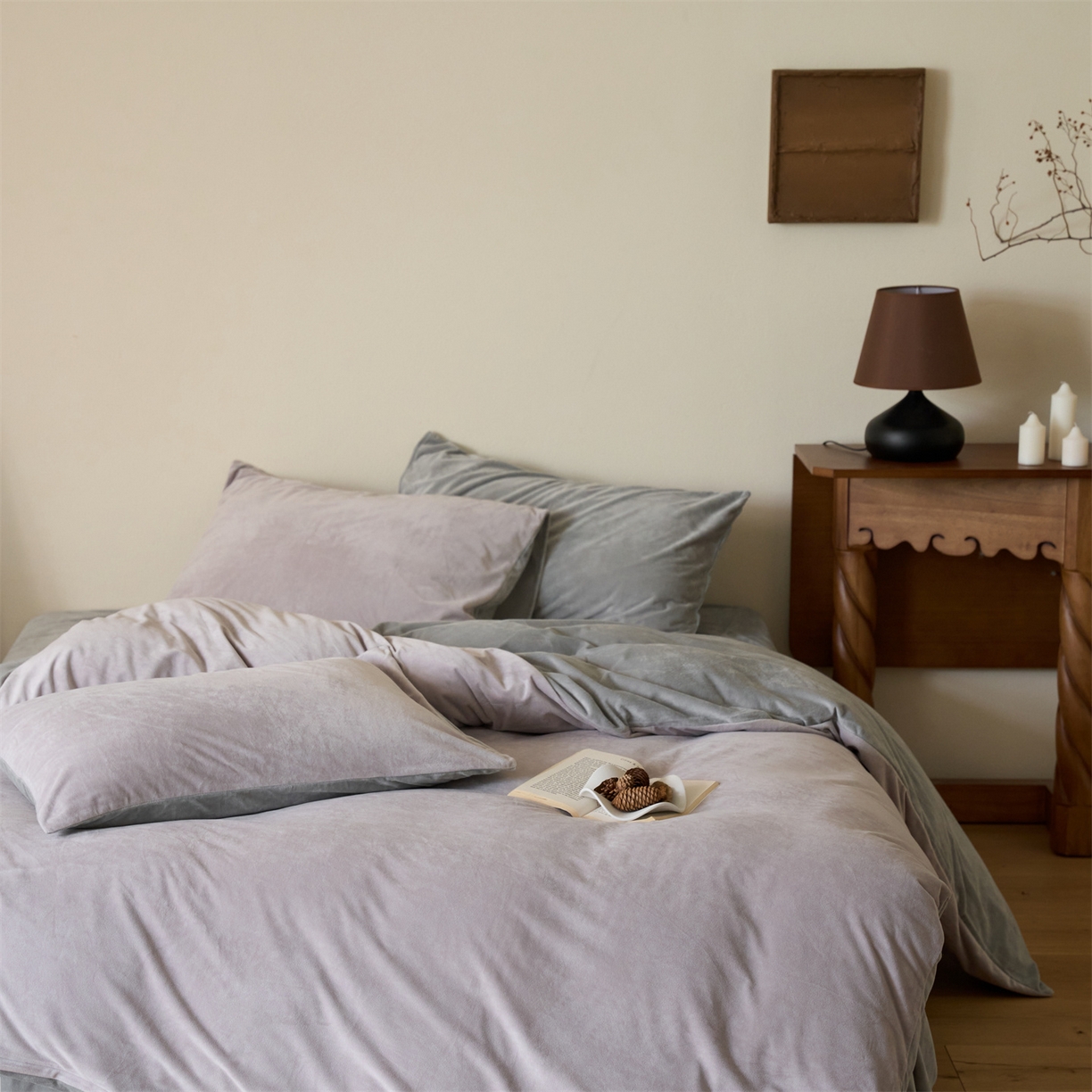 91家纺网 家纺一手货源 找家纺 121 2025新款轻奢新法式德芙绒宝宝绒婴儿绒短毛绒牛奶绒四件套床单被套 雾紫烟灰