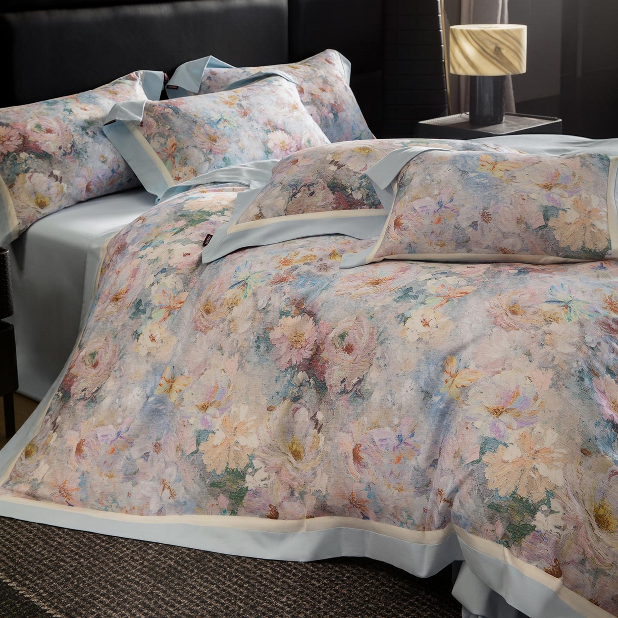 91家纺网 家纺一手货源 找家纺 2025秋冬季A类加厚全棉磨毛四件套纯棉保暖美式轻奢长绒棉数码印花高端床上用品 花弄影-蓝