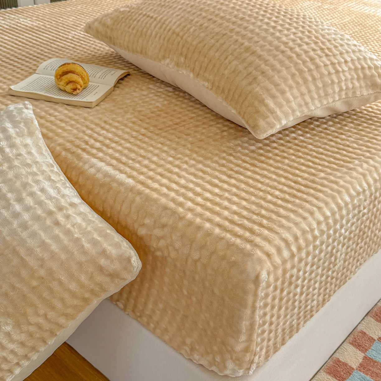 91家纺网 家纺一手货源 找家纺 十一家居 2025年新款A类高克重仿兔毛泡泡绒单床笠单品床笠床笠单件 浅咖驼