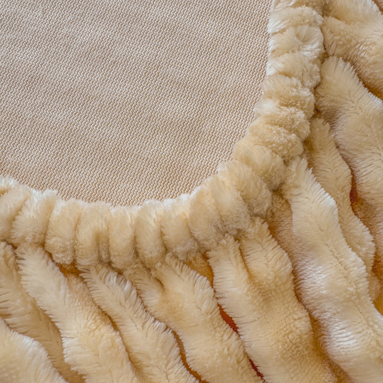 91家纺网 家纺一手货源 找家纺 十一家居 2025年新款A类高克重仿兔毛泡泡绒单床笠单品床笠床笠单件 浅咖驼