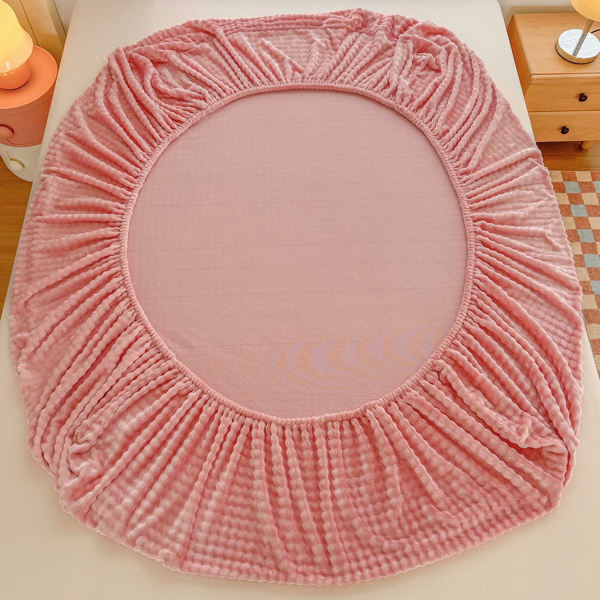 91家纺网 家纺一手货源 找家纺 十一家居 2025年新款A类高克重仿兔毛泡泡绒单床笠单品床笠床笠单件 樱花粉