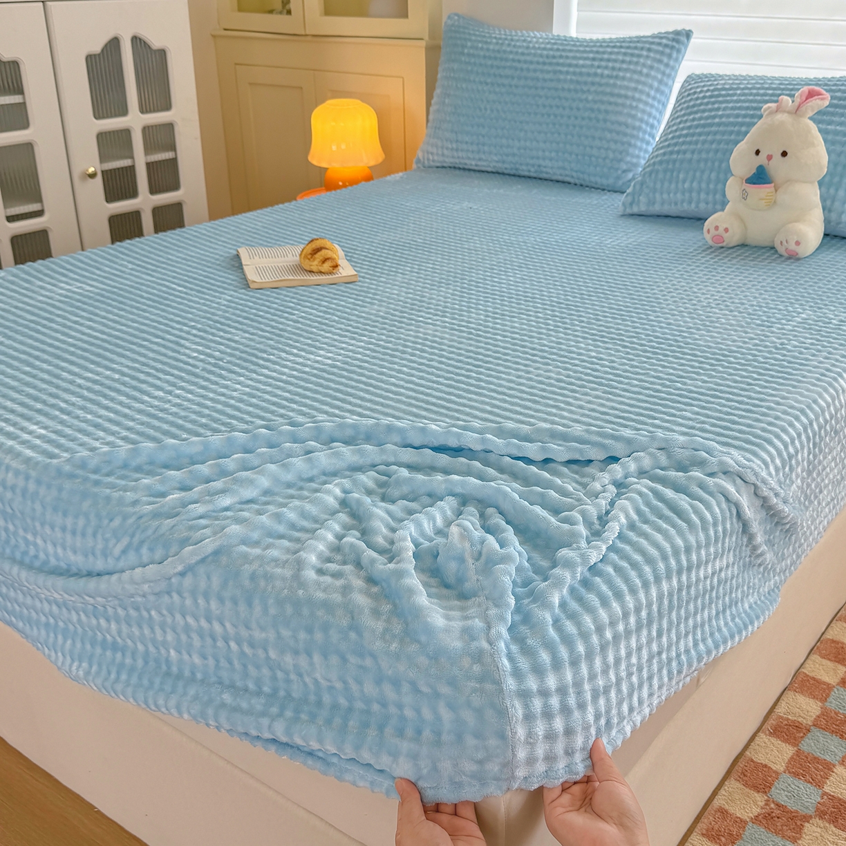 91家纺网 家纺一手货源 找家纺 十一家居 2025年新款A类高克重仿兔毛泡泡绒单床笠单品床笠床笠单件 典雅蓝