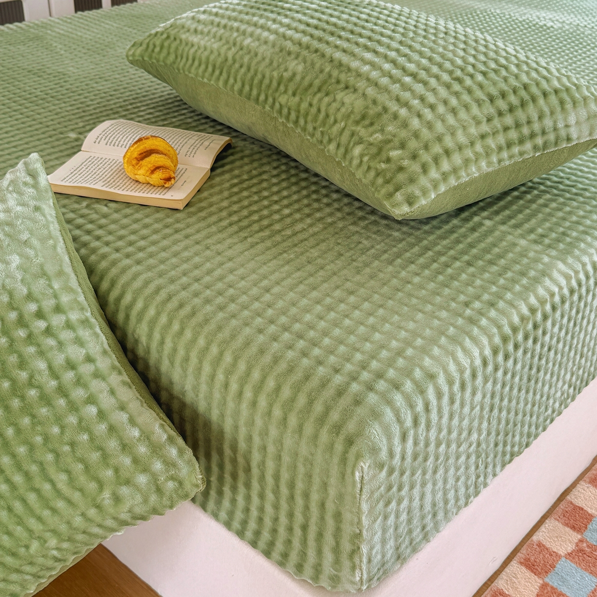 91家纺网 家纺一手货源 找家纺 十一家居 2025年新款A类高克重仿兔毛泡泡绒单床笠单品床笠床笠单件 青草绿