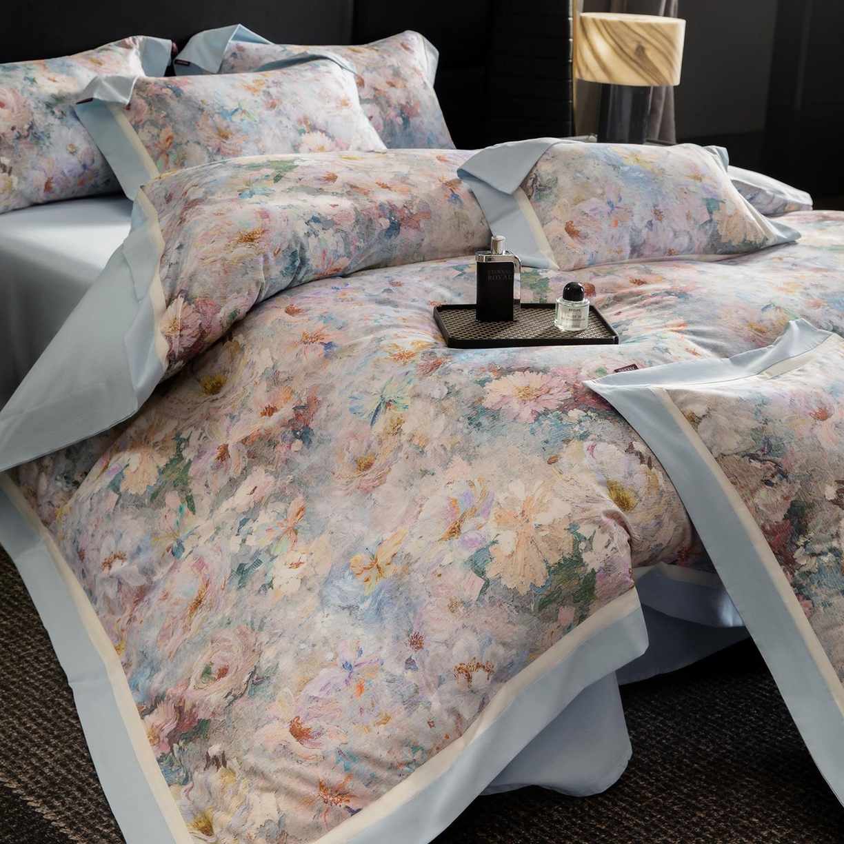 91家纺网 家纺一手货源 找家纺  2025秋冬季A类加厚全棉磨毛四件套纯棉保暖美式轻奢长绒棉数码印花高端床上用品 花弄影-蓝