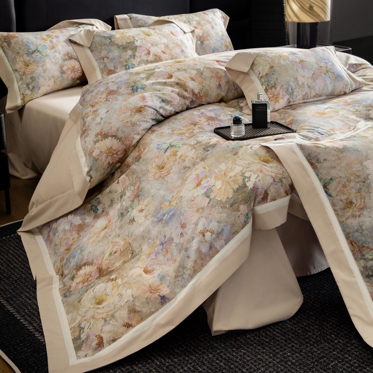 91家纺网 家纺一手货源 找家纺  2025秋冬季A类加厚全棉磨毛四件套纯棉保暖美式轻奢长绒棉数码印花高端床上用品 花弄影-米