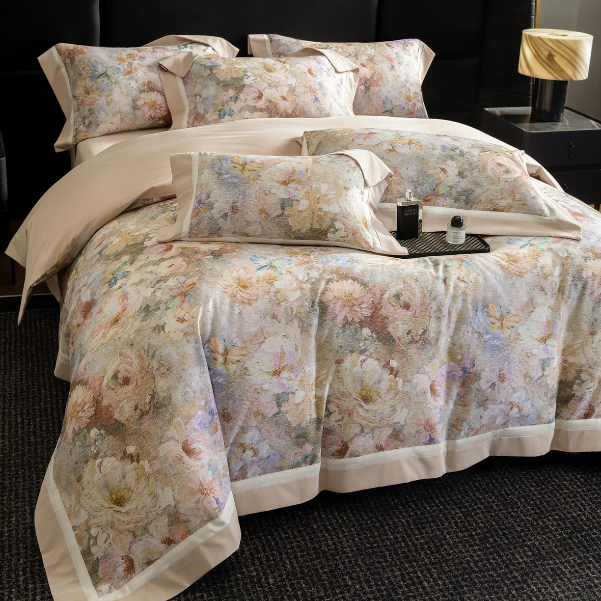 91家纺网 家纺一手货源 找家纺  2025秋冬季A类加厚全棉磨毛四件套纯棉保暖美式轻奢长绒棉数码印花高端床上用品 花弄影-米