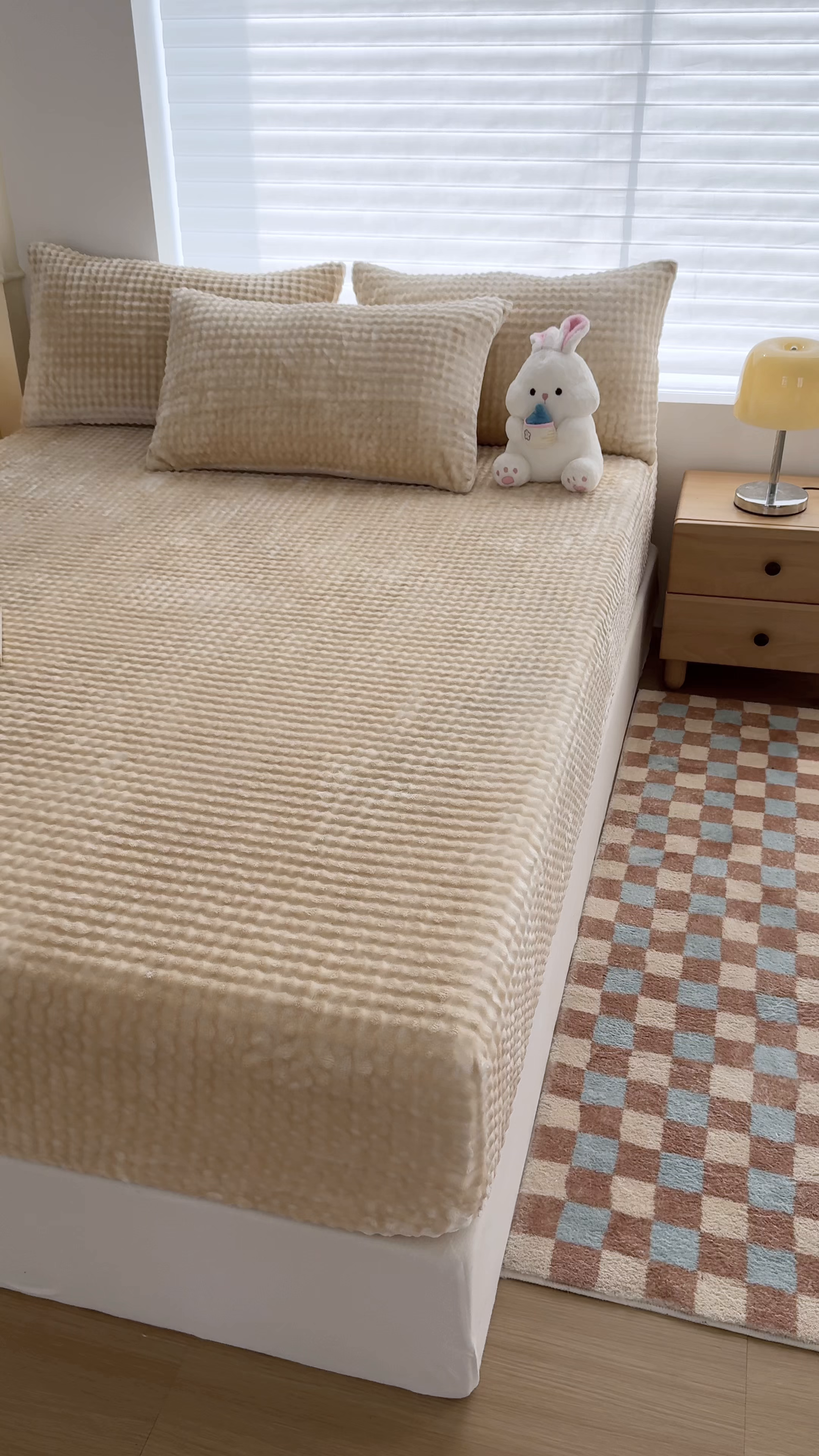 91家纺网 家纺一手货源 找家纺 十一家居 2025年新款A类高克重仿兔毛泡泡绒单床笠单品床笠床笠单件 浅咖驼