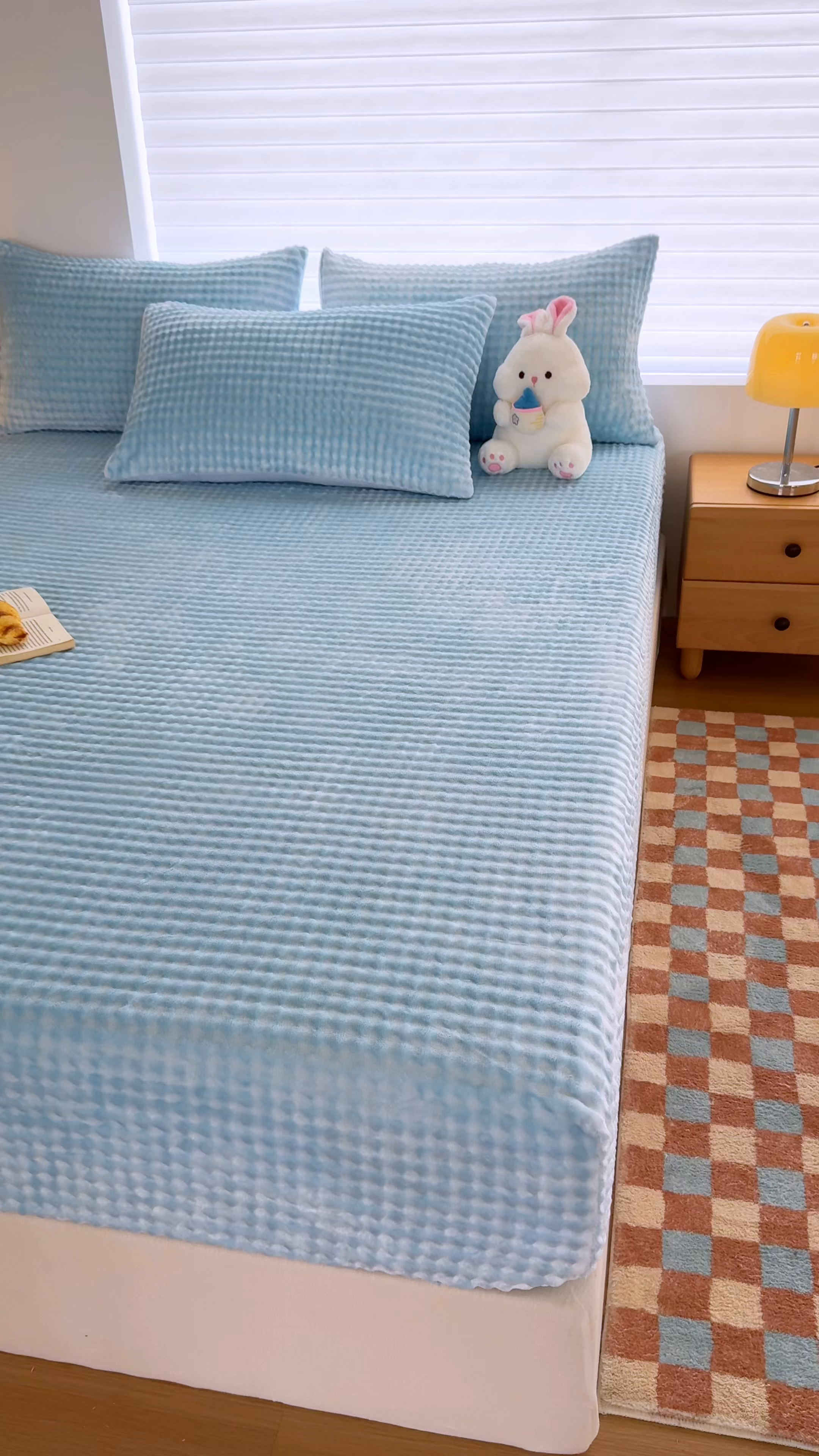 91家纺网 家纺一手货源 找家纺 十一家居 2025年新款A类高克重仿兔毛泡泡绒单床笠单品床笠床笠单件 典雅蓝