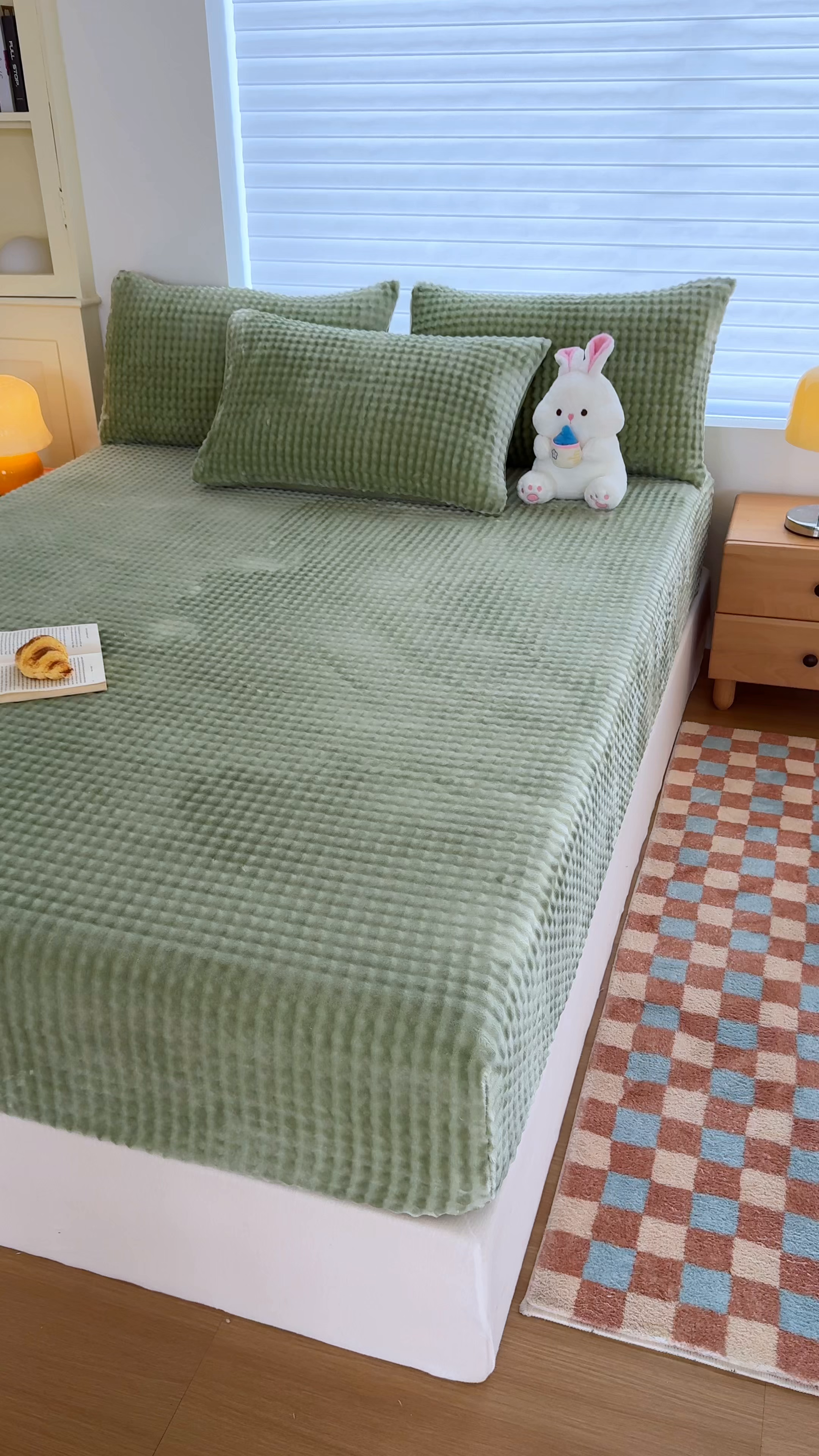 91家纺网 家纺一手货源 找家纺 十一家居 2025年新款A类高克重仿兔毛泡泡绒单床笠单品床笠床笠单件 青草绿