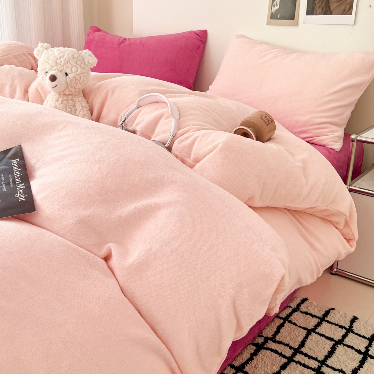 91家纺网 家纺一手货源 找家纺 （总）童颜 2025新款高克重拼色保暖牛奶绒四件套-场景二