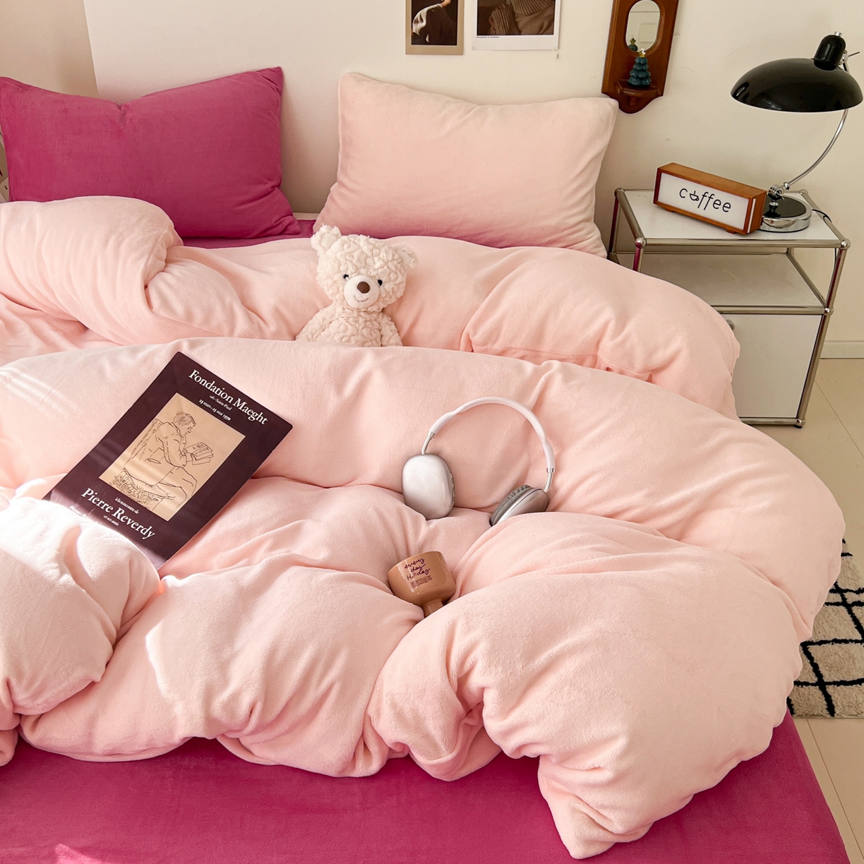 91家纺网 家纺一手货源 找家纺 （总）童颜 2025新款高克重拼色保暖牛奶绒四件套-场景二