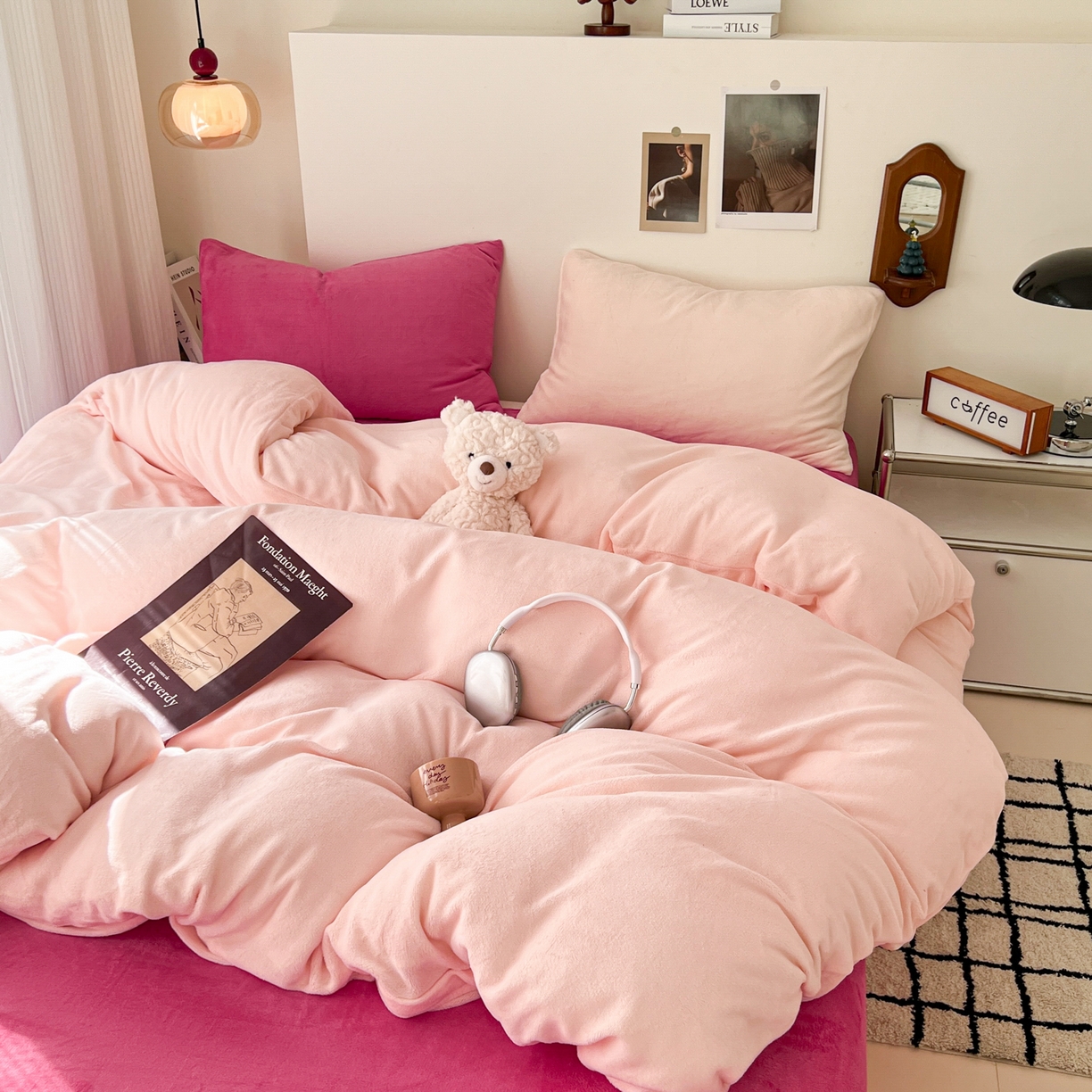 91家纺网 家纺一手货源 找家纺 （总）童颜 2025新款高克重拼色保暖牛奶绒四件套-场景二