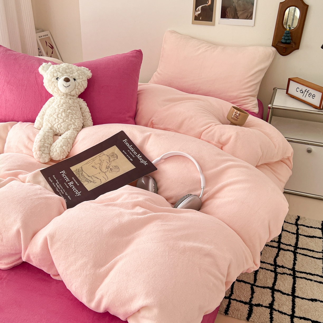 91家纺网 家纺一手货源 找家纺 （总）童颜 2025新款高克重拼色保暖牛奶绒四件套-场景二