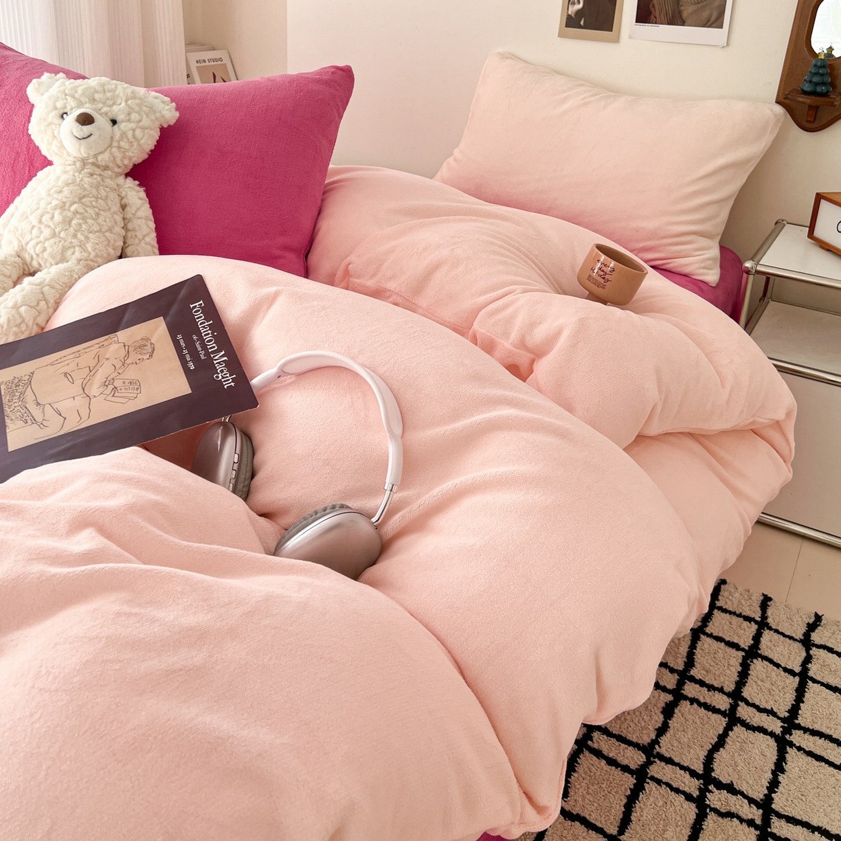 91家纺网 家纺一手货源 找家纺 （总）童颜 2025新款高克重拼色保暖牛奶绒四件套-场景二