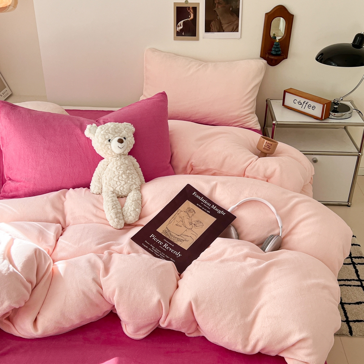 91家纺网 家纺一手货源 找家纺 （总）童颜 2025新款高克重拼色保暖牛奶绒四件套-场景二