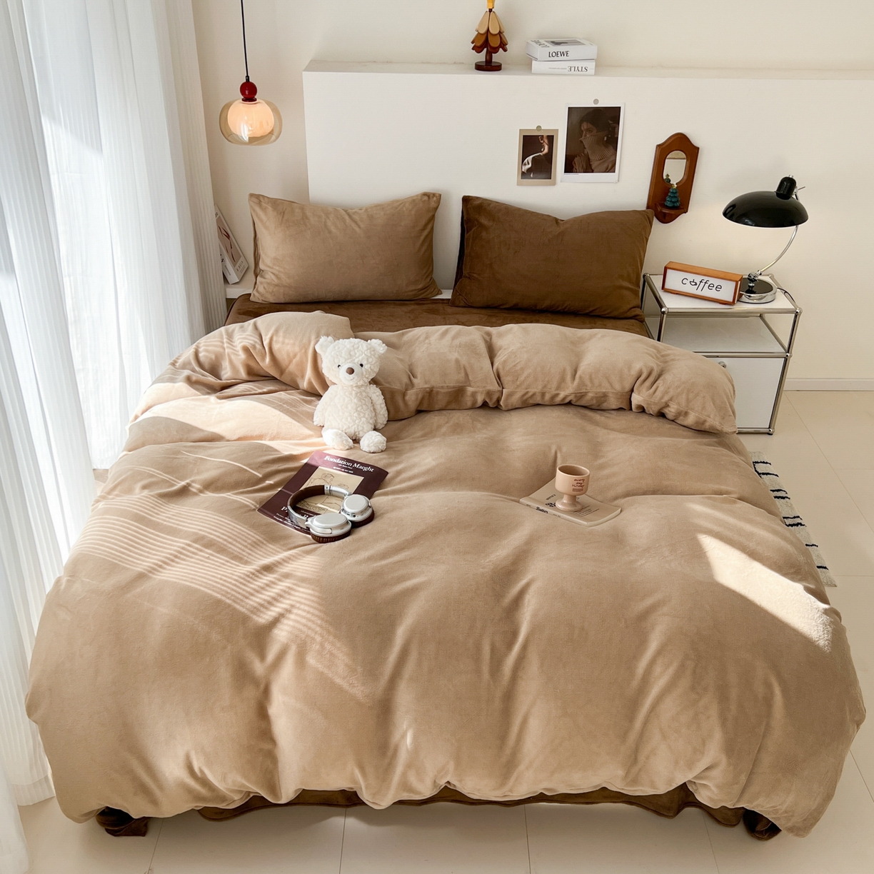 童颜 2025新款高克重拼色保暖牛奶绒四件套-场景二 浅棕+深棕