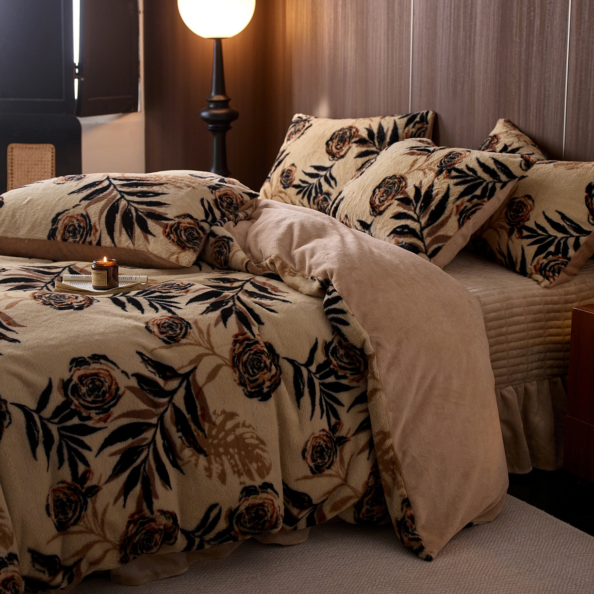 91家纺网 家纺一手货源 找家纺 眠博士 2025新款加厚兔兔绒印花牛奶绒床盖四件套 床盖款-花朵暖咖