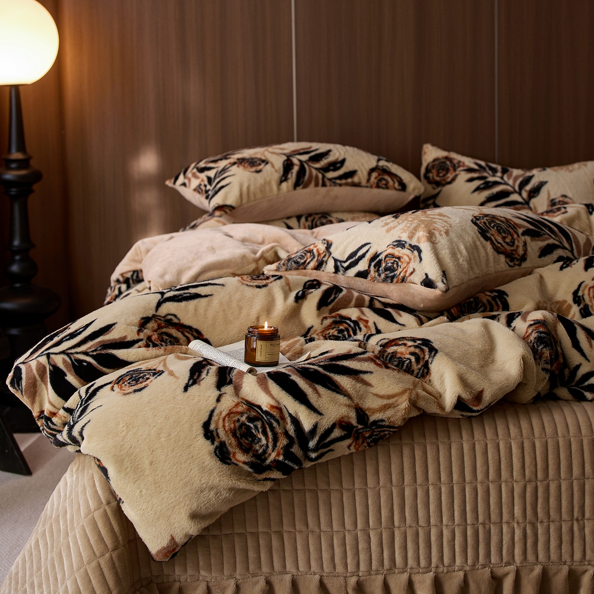 91家纺网 家纺一手货源 找家纺 眠博士 2025新款加厚兔兔绒印花牛奶绒床盖四件套 床盖款-花朵暖咖