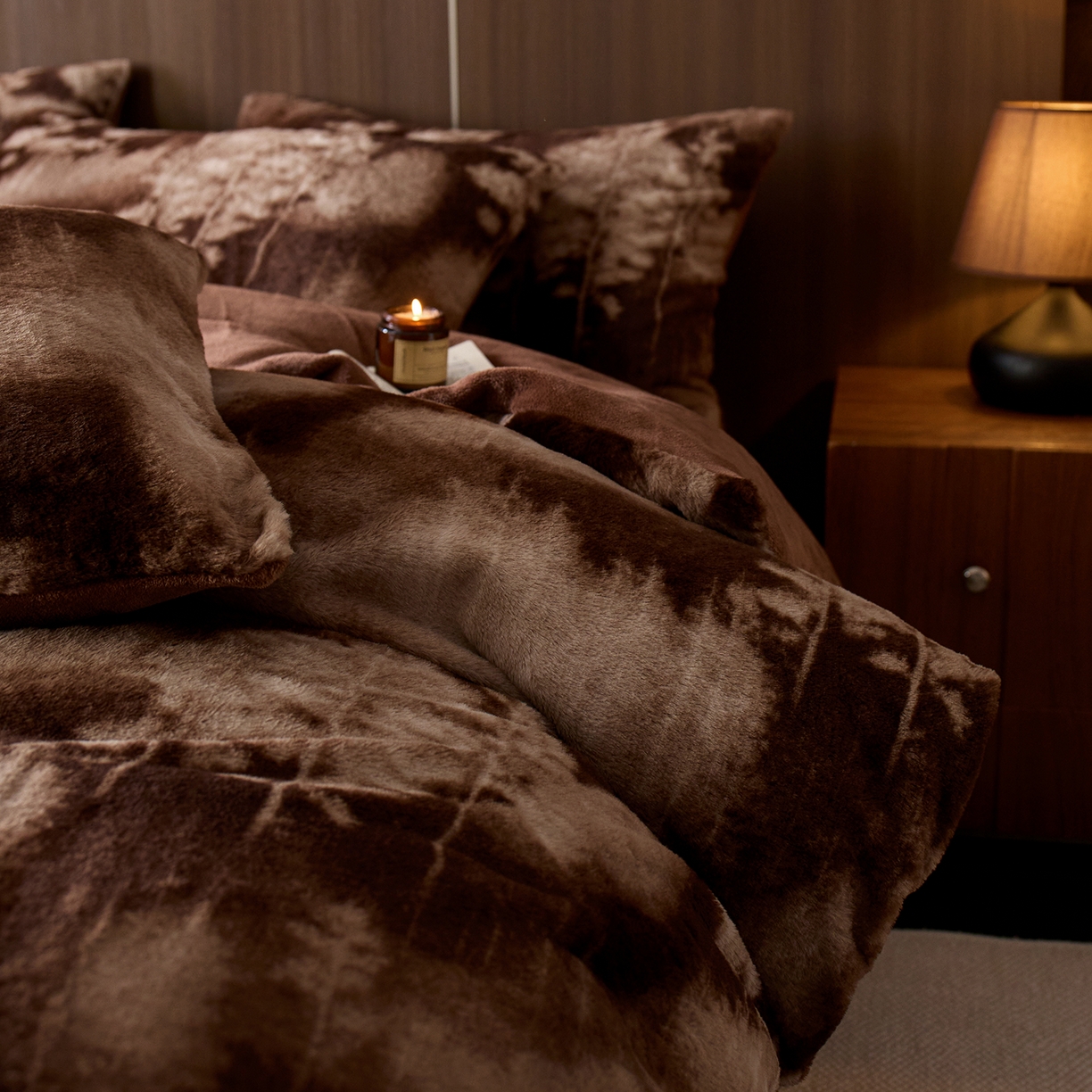 91家纺网 家纺一手货源 找家纺 眠博士 2025新款加厚兔兔绒印花牛奶绒床盖四件套 床盖款-树纹冬日咖