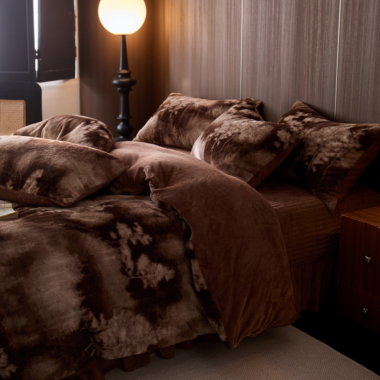 91家纺网 家纺一手货源 找家纺 眠博士 2025新款加厚兔兔绒印花牛奶绒床盖四件套 床盖款-树纹冬日咖