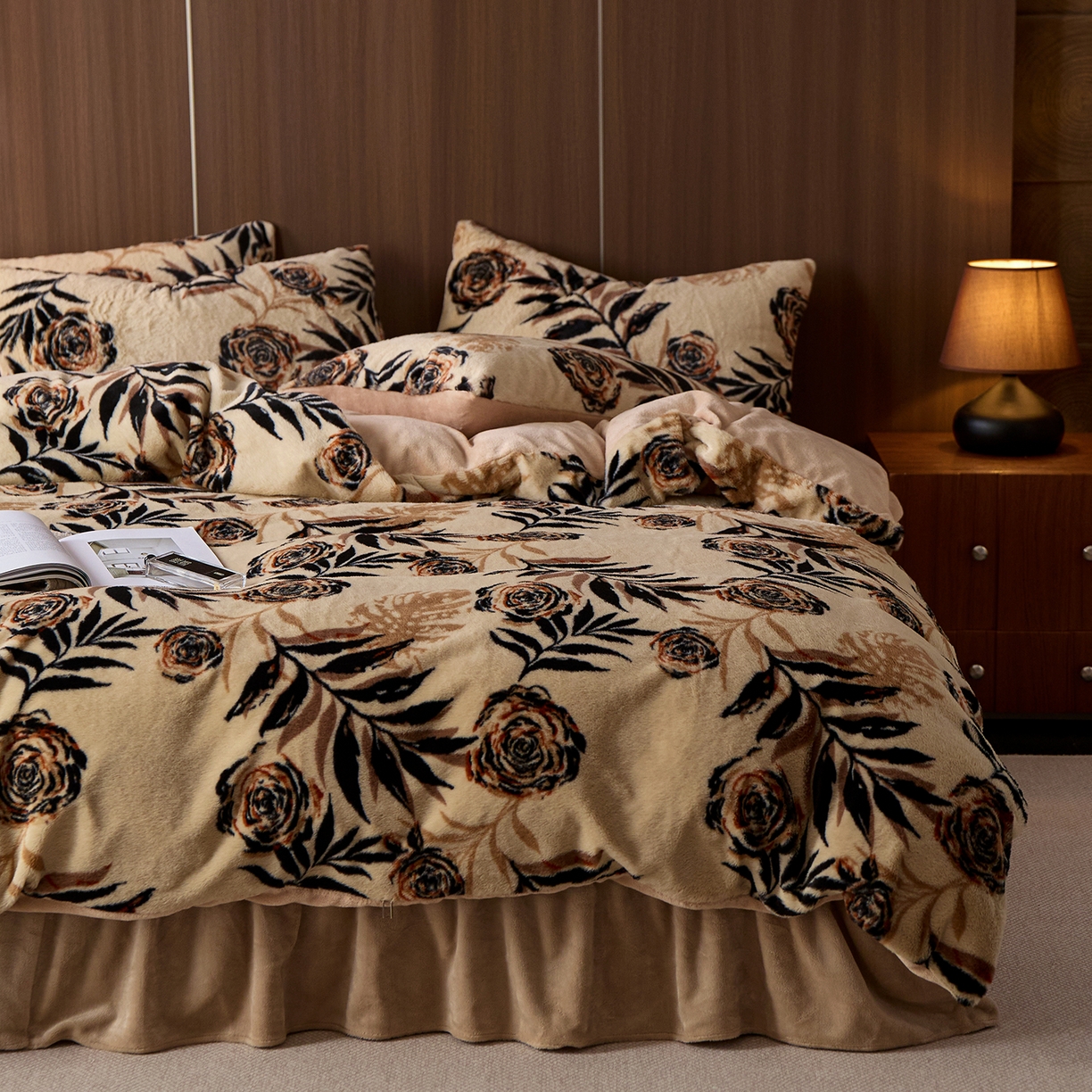 91家纺网 家纺一手货源 找家纺 眠博士 2025新款加厚兔兔绒印花牛奶绒床盖四件套 床盖款-花朵暖咖