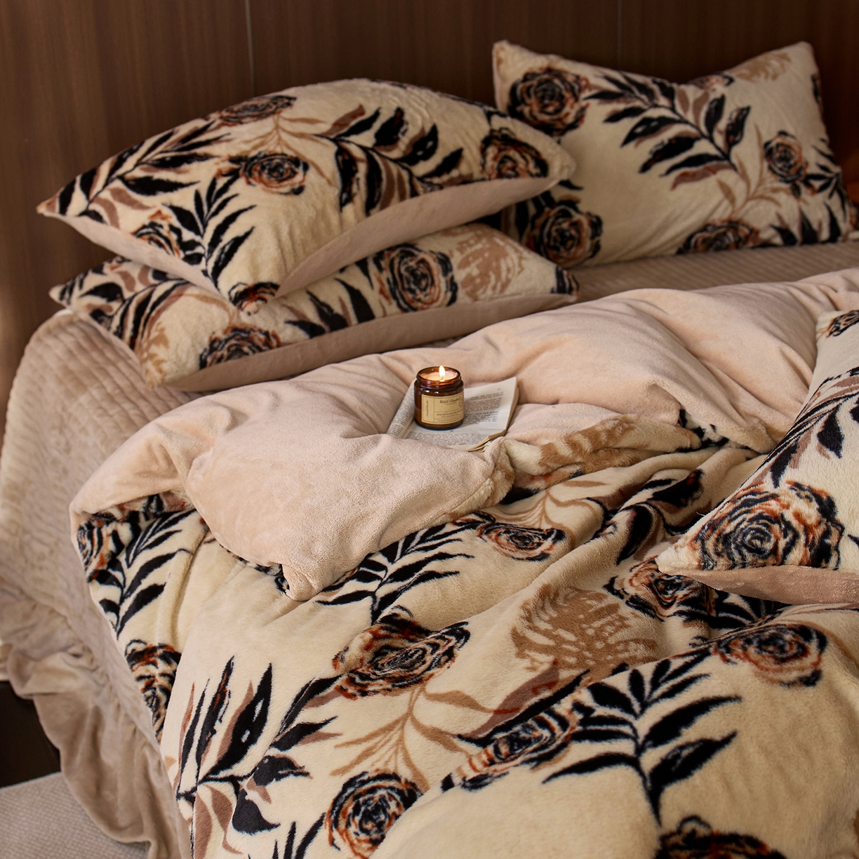 91家纺网 家纺一手货源 找家纺 眠博士 2025新款加厚兔兔绒印花牛奶绒床盖四件套 床盖款-花朵暖咖