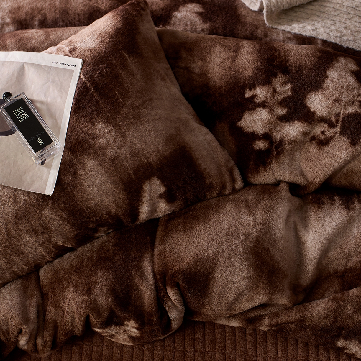 91家纺网 家纺一手货源 找家纺 眠博士 2025新款加厚兔兔绒印花牛奶绒床盖四件套 床盖款-树纹冬日咖