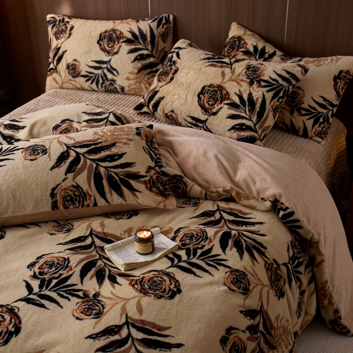 91家纺网 家纺一手货源 找家纺 眠博士 2025新款加厚兔兔绒印花牛奶绒床盖四件套 床盖款-花朵暖咖