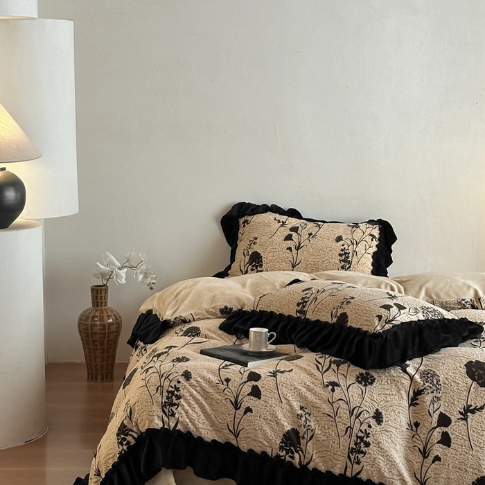 91家纺网 家纺一手货源 找家纺 （总）云上 2025新款亲肤舒适法式雕花牛奶绒四件套系列