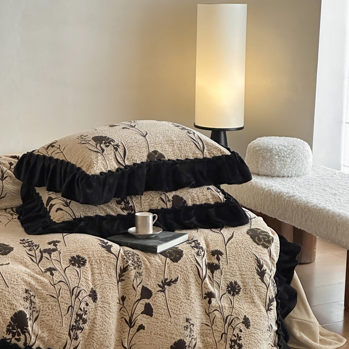 91家纺网 家纺一手货源 找家纺 （总）云上 2025新款亲肤舒适法式雕花牛奶绒四件套系列