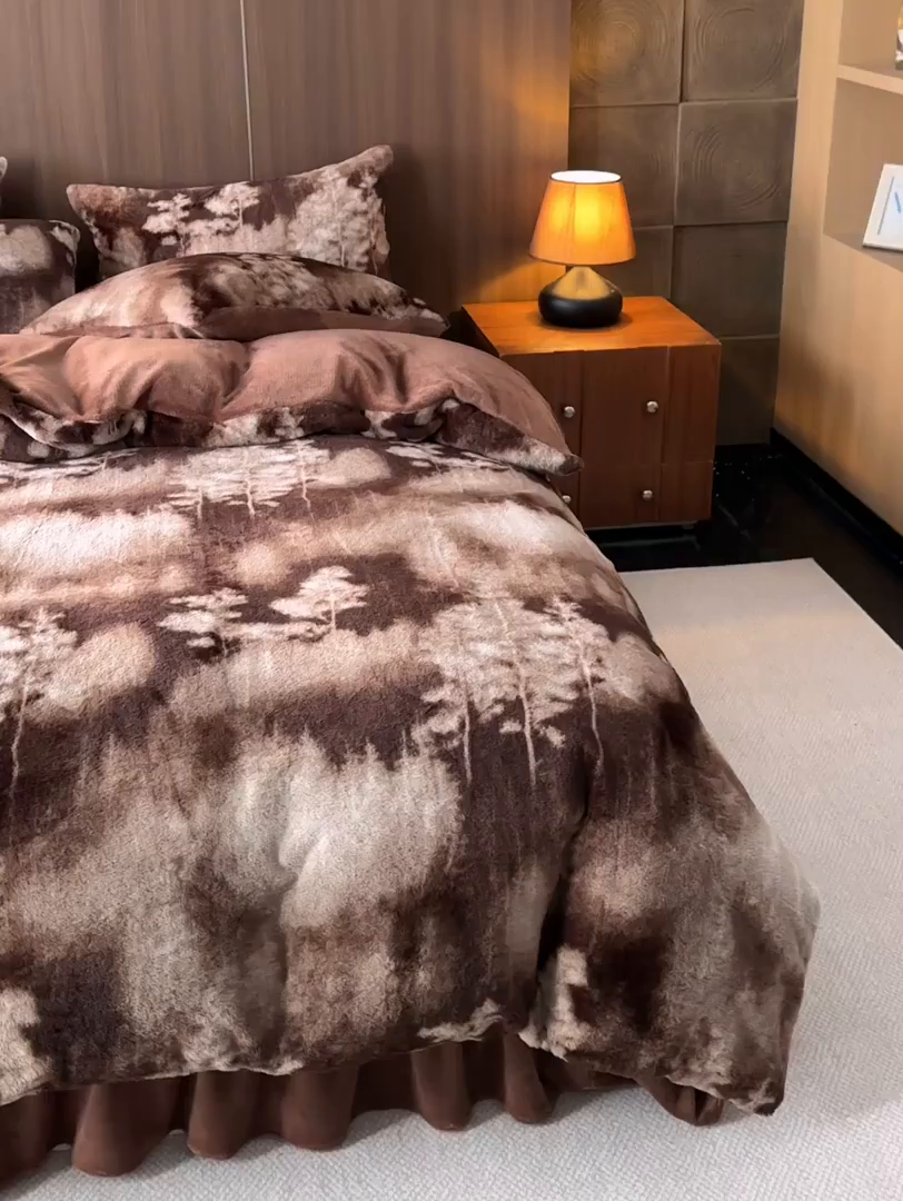 91家纺网 家纺一手货源 找家纺 眠博士 2025新款加厚兔兔绒印花牛奶绒床盖四件套 床盖款-树纹冬日咖