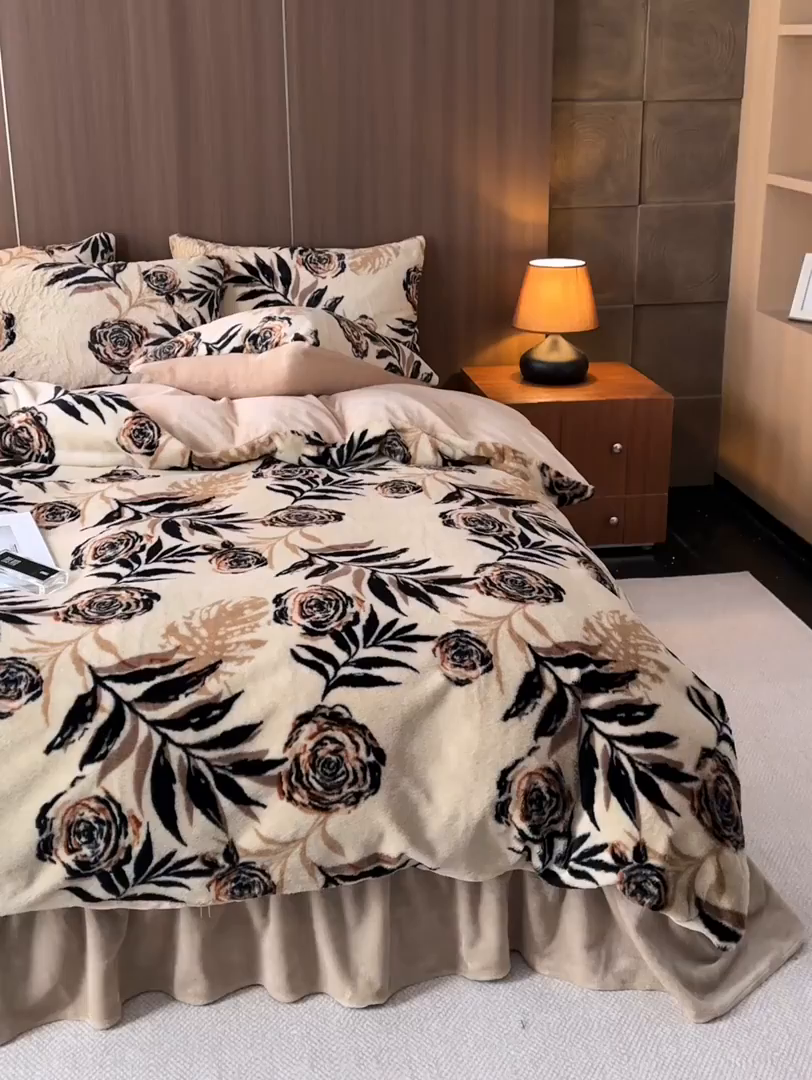 91家纺网 家纺一手货源 找家纺 眠博士 2025新款加厚兔兔绒印花牛奶绒床盖四件套 床盖款-花朵暖咖