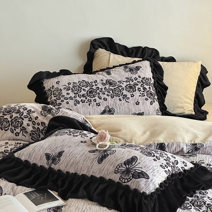 91家纺网 家纺一手货源 找家纺 云上 2025新款亲肤舒适法式雕花牛奶绒四件套系列 梦蝶