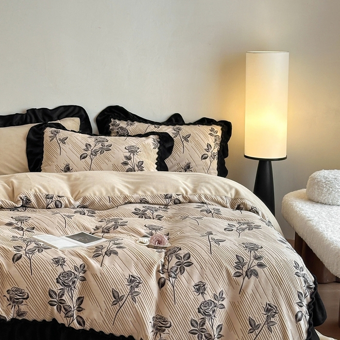 91家纺网 家纺一手货源 找家纺 云上 2025新款亲肤舒适法式雕花牛奶绒四件套系列 玫瑰