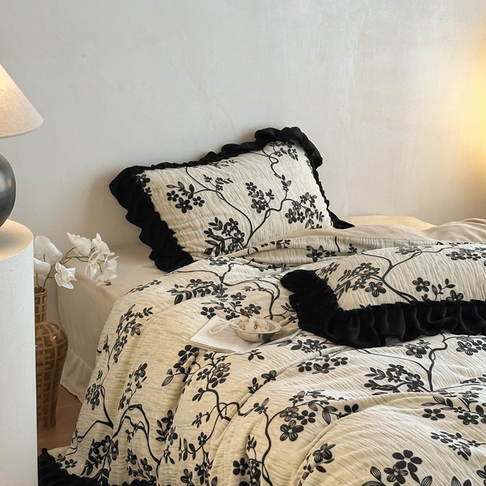 91家纺网 家纺一手货源 找家纺 云上 2025新款亲肤舒适法式雕花牛奶绒四件套系列 南枝