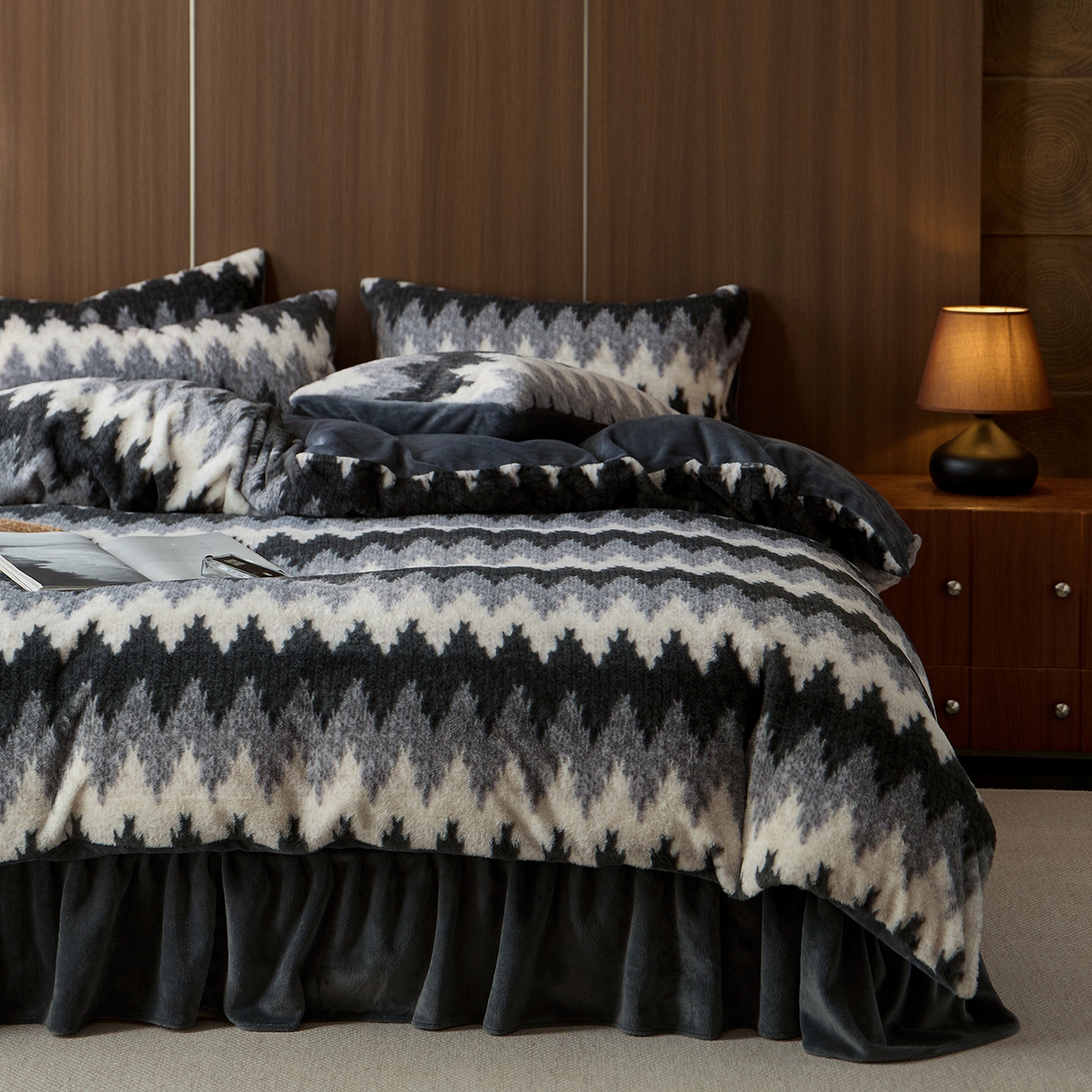 91家纺网 家纺一手货源 找家纺 眠博士 2025新款加厚兔兔绒印花牛奶绒床盖四件套 床盖款-曲线深灰