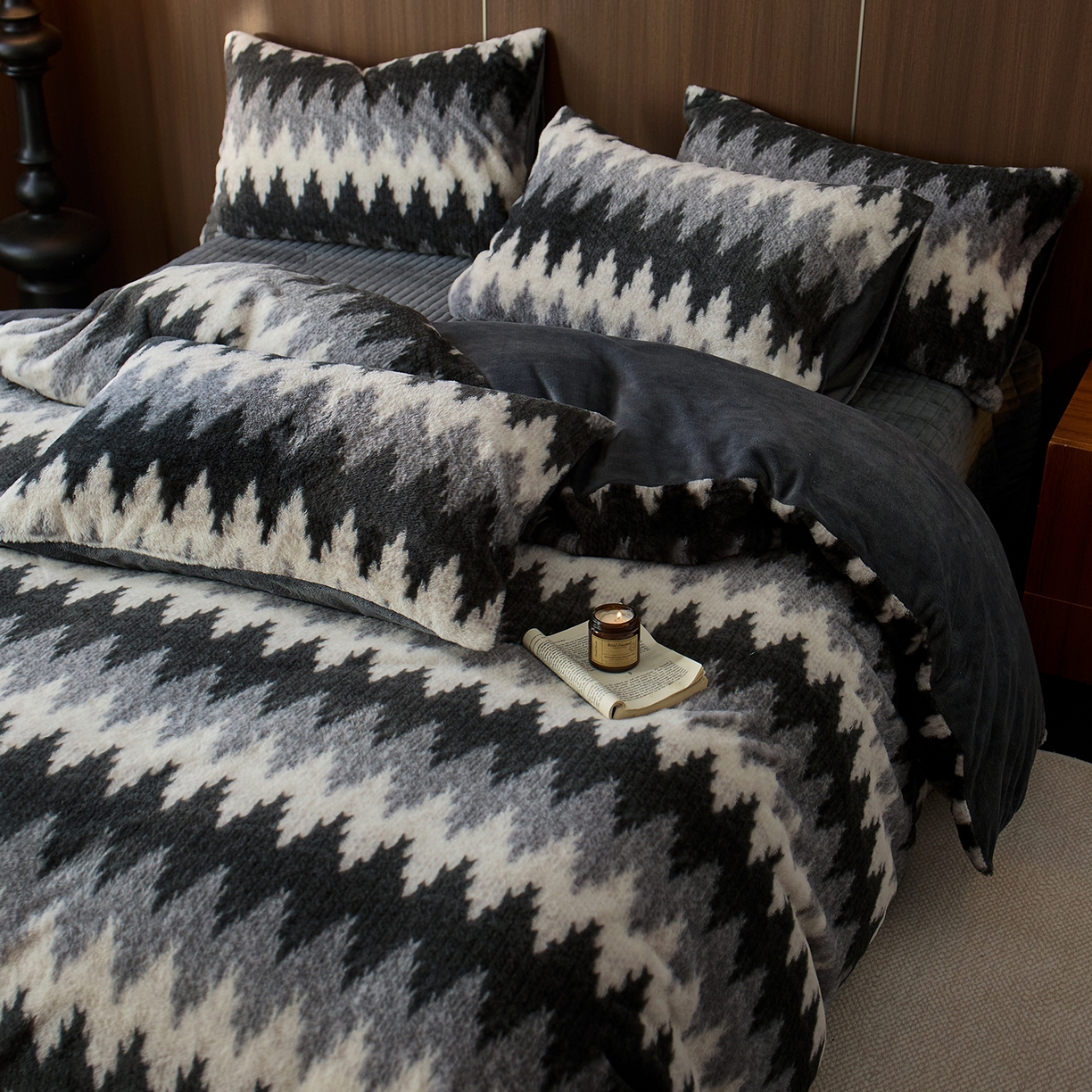 91家纺网 家纺一手货源 找家纺 眠博士 2025新款加厚兔兔绒印花牛奶绒床盖四件套 床盖款-曲线深灰