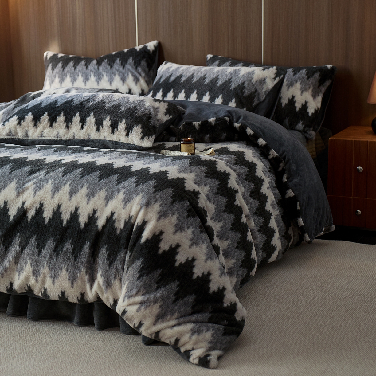 91家纺网 家纺一手货源 找家纺 眠博士 2025新款加厚兔兔绒印花牛奶绒床盖四件套 床盖款-曲线深灰