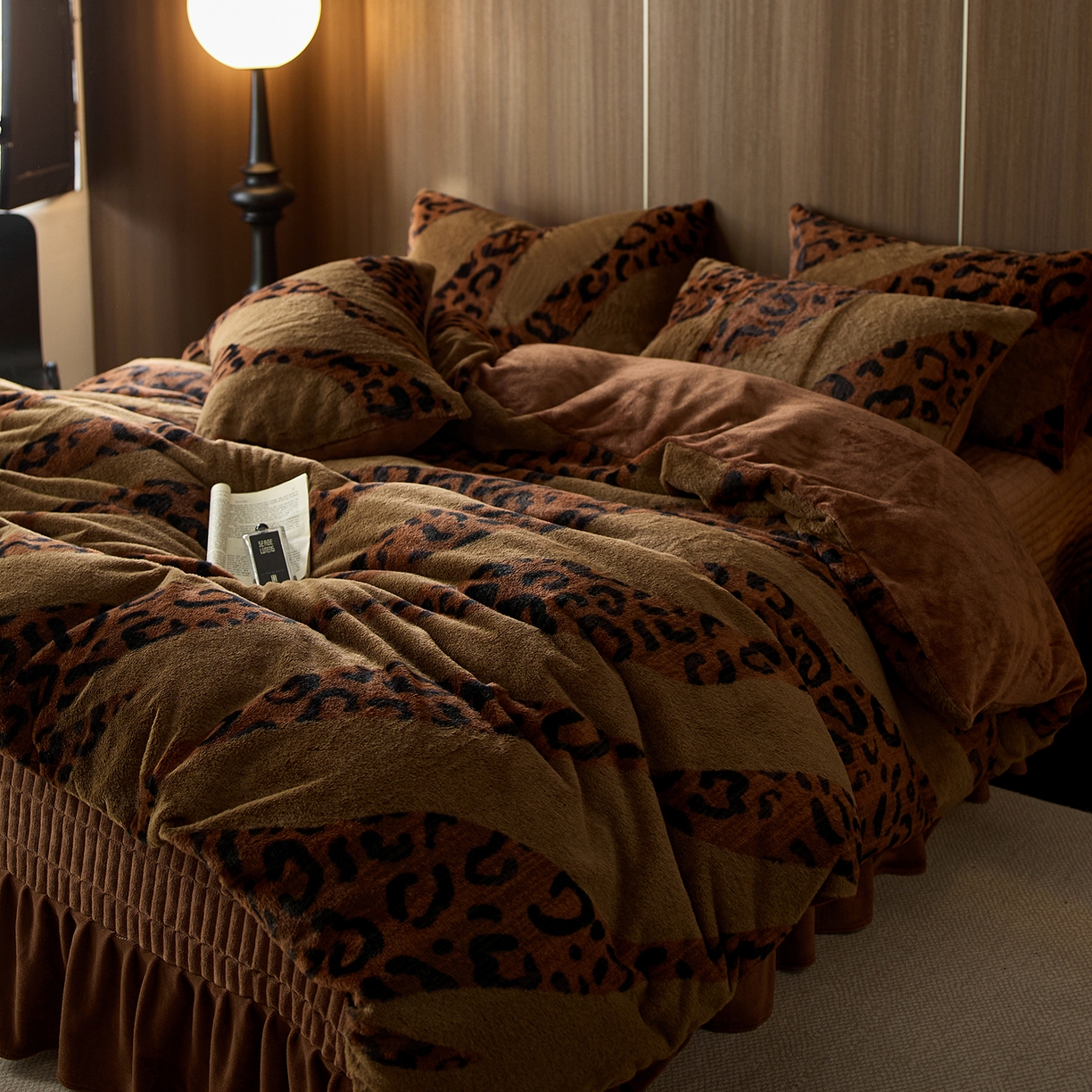 91家纺网 家纺一手货源 找家纺 眠博士 2025新款加厚兔兔绒印花牛奶绒床盖四件套 床盖款-豹纹冬日咖