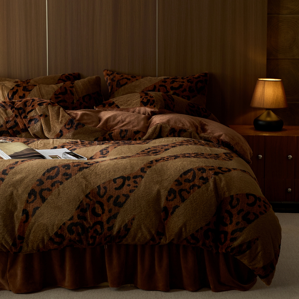 91家纺网 家纺一手货源 找家纺 眠博士 2025新款加厚兔兔绒印花牛奶绒床盖四件套 床盖款-豹纹冬日咖