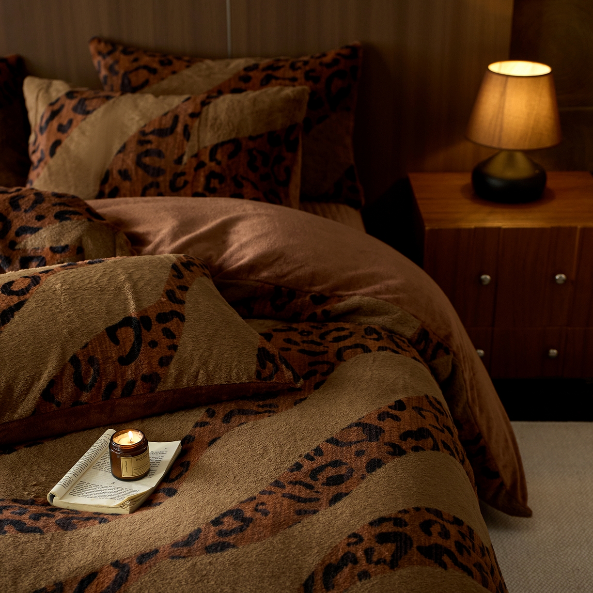 91家纺网 家纺一手货源 找家纺 眠博士 2025新款加厚兔兔绒印花牛奶绒床盖四件套 床盖款-豹纹冬日咖