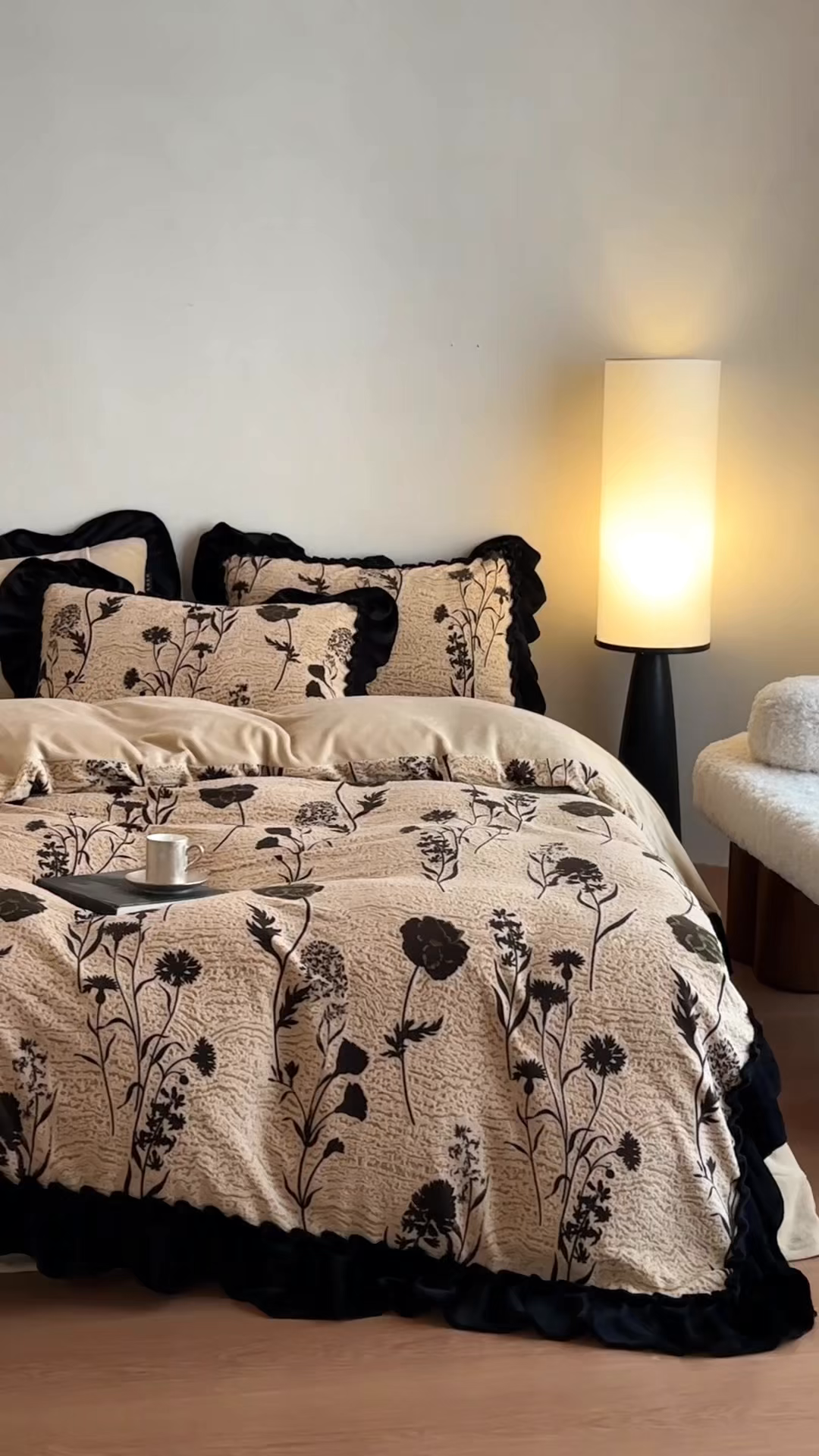 91家纺网 家纺一手货源 找家纺 云上 2025新款亲肤舒适法式雕花牛奶绒四件套系列 爱丽丝