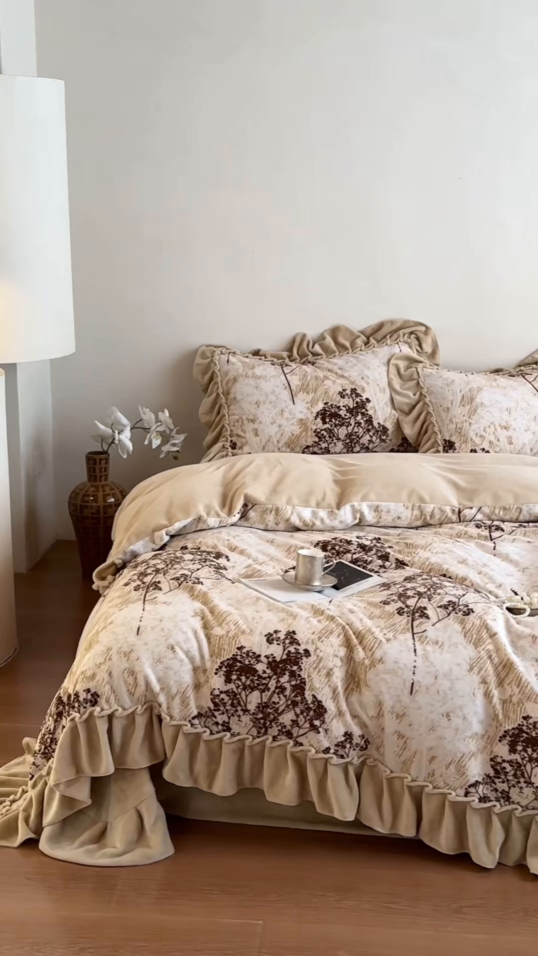 91家纺网 家纺一手货源 找家纺 云上 2025新款亲肤舒适法式雕花牛奶绒四件套系列 扶苏