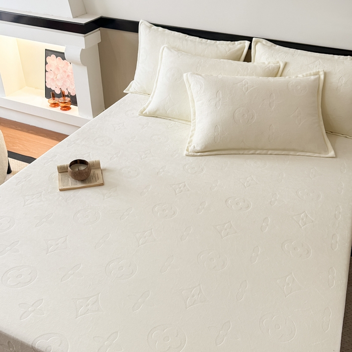 91家纺网 家纺一手货源 找家纺 三悦四季 2025新款200克加厚牛奶绒剪花床笠跨境直播爆款 奶白