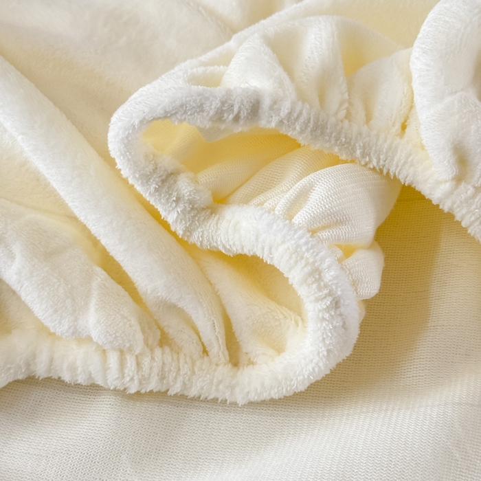 91家纺网 家纺一手货源 找家纺 三悦四季 2025新款200克加厚牛奶绒剪花床笠跨境直播爆款 奶白