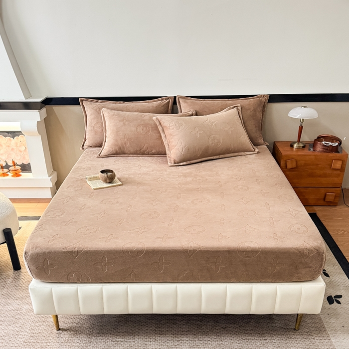 91家纺网 家纺一手货源 找家纺 三悦四季 2025新款200克加厚牛奶绒剪花床笠跨境直播爆款 奶咖